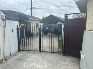 gate featuring fence