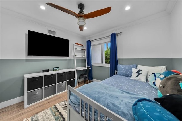bedroom with crown molding, wood finished floors, baseboards, recessed lighting, and ceiling fan