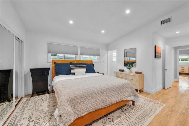 bedroom featuring light wood-style floors, recessed lighting, baseboards, and a closet