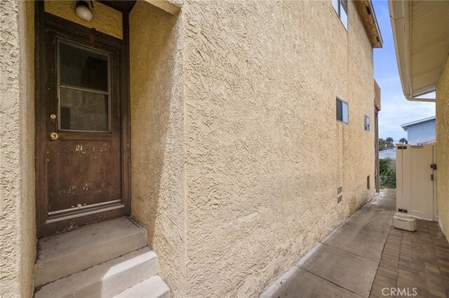 property entrance with stucco siding