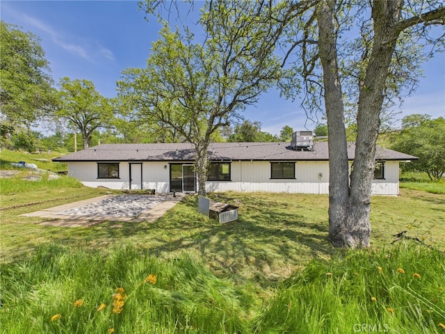 43642 Crystal Cave Cir, Coarsegold, CA 93614 - rear view of property with a lawn and a patio area