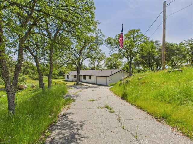 43642 Crystal Cave Cir, Coarsegold, CA 93614 - view of front of home featuring driveway