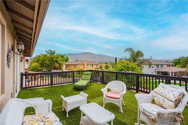 view of green lawn with a mountain view and a residential view