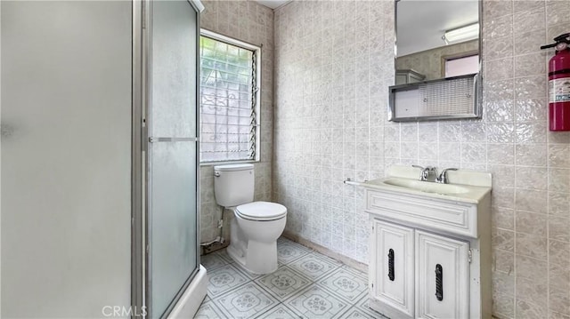 2001 Kenilworth Ave, Los Angeles, CA 90039 - full bathroom featuring tile walls, tile patterned floors, toilet, a stall shower, and vanity