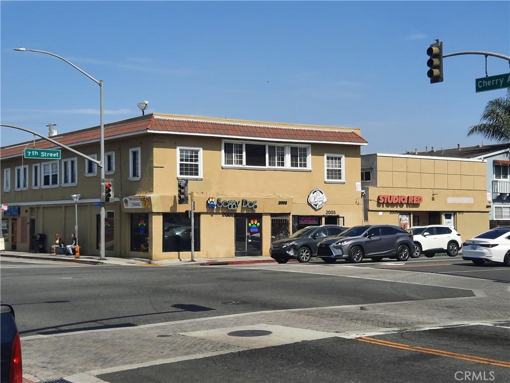 view of commercial property featuring uncovered parking
