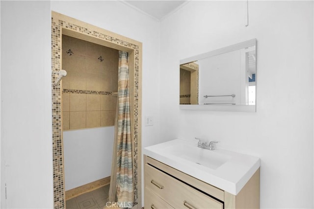 4662 Howard Ave, Los Alamitos, CA 90720 - bathroom with vanity and curtained shower
