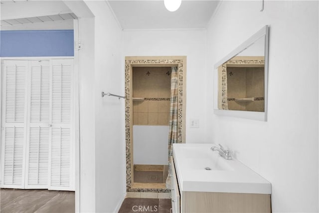 4662 Howard Ave, Los Alamitos, CA 90720 - full bathroom with a shower stall and vanity