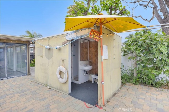 4662 Howard Ave, Los Alamitos, CA 90720 - view of outdoor structure with an outdoor structure