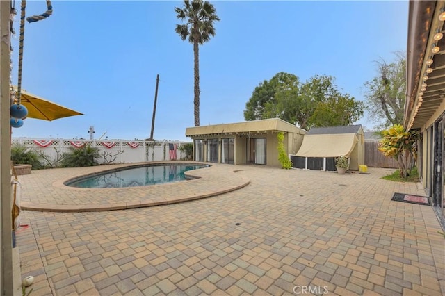 4662 Howard Ave, Los Alamitos, CA 90720 - view of swimming pool with a patio and a fenced backyard