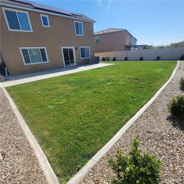 view of yard featuring a patio area