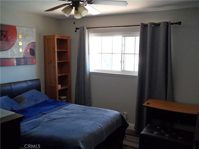 bedroom with a ceiling fan