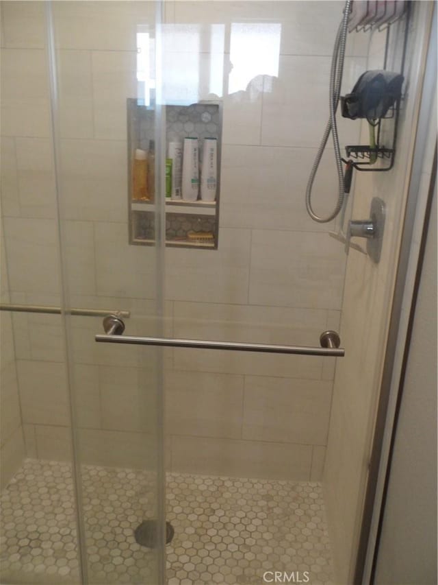 full bathroom featuring a shower stall
