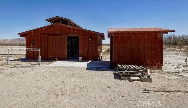 36072 Meadow Grove Rd, Yermo, CA 92398 - view of barn featuring fence