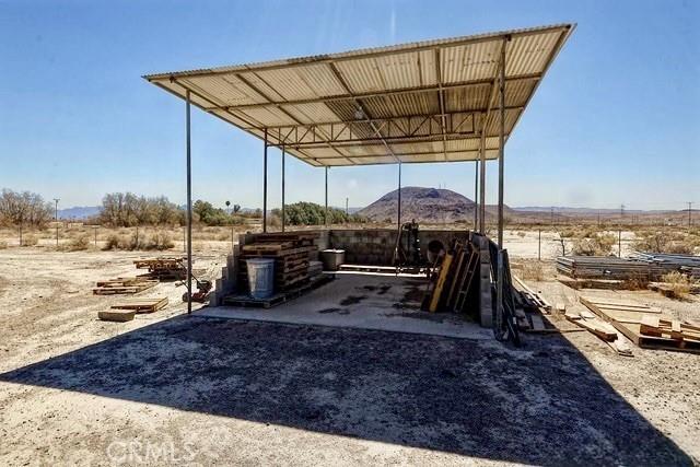36072 Meadow Grove Rd, Yermo, CA 92398 - view of patio featuring a mountain view