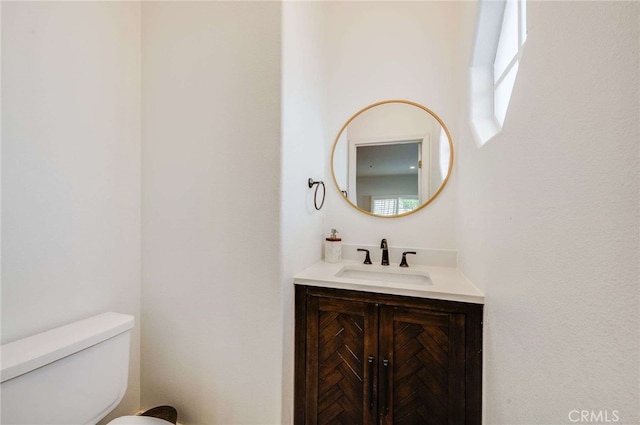 2461 Oneida St Unit B, Pasadena, CA 91107 - bathroom with vanity and toilet