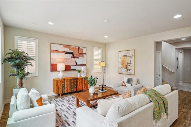 living area featuring baseboards, recessed lighting, and wood finished floors