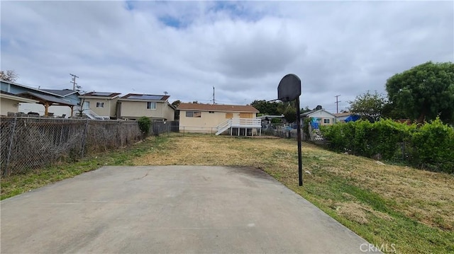 view of yard with a residential view