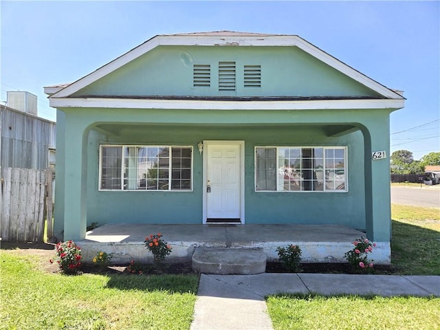 621 Colusa St, Orland, CA 95963 - view of front of house with covered porch, stucco siding, and fence