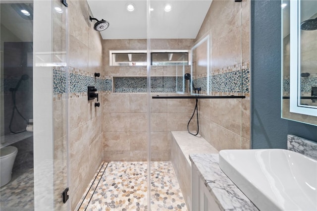 39812 Barcelona, Murrieta, CA 92562 - full bathroom with tiled shower, a sink, toilet, and recessed lighting