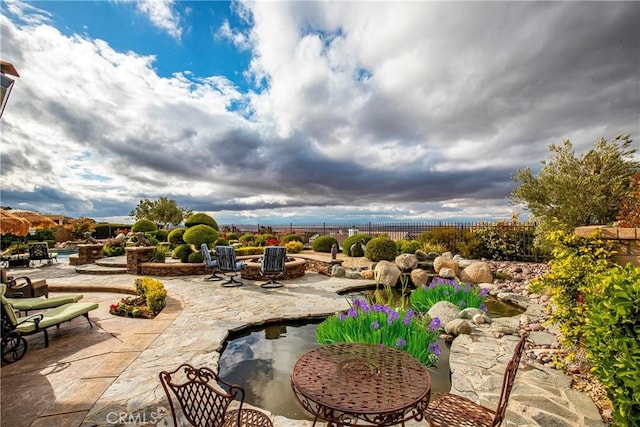 6723 Sycamore Ln, Palmdale, CA 93551 - view of patio with fence