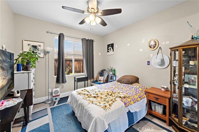 bedroom featuring a ceiling fan
