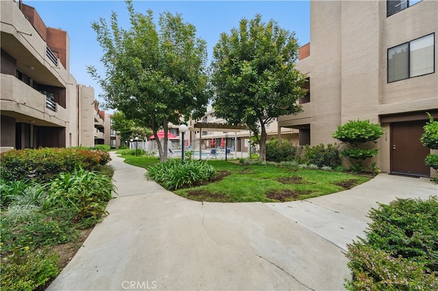 7826 Topanga Canyon Blvd Unit 218, Canoga Park, CA 91304 - view of property's community