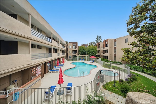 7826 Topanga Canyon Blvd Unit 218, Canoga Park, CA 91304 - community pool with fence and a patio
