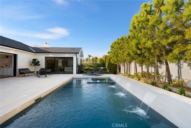 1530 Anita Ln, Newport Beach, CA 92660 - view of swimming pool featuring a patio and a pool with connected hot tub