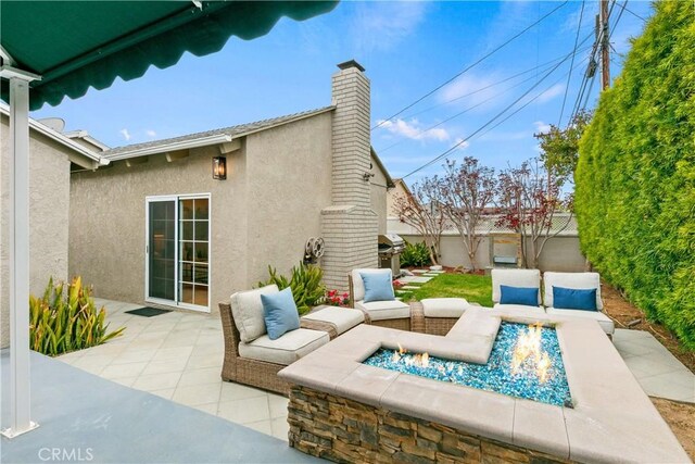 view of patio featuring an outdoor living space with a fire pit and a fenced backyard
