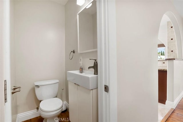 4718 Dawes St, San Diego, CA 92109 - bathroom featuring vanity, toilet, wood finished floors, and baseboards