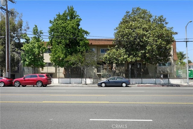 6255 Woodman Ave Unit 103, Van Nuys, CA 91401 - view of building exterior with fence