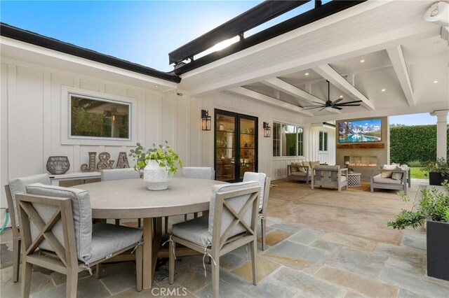 view of patio featuring an outdoor hangout area, a ceiling fan, and outdoor dining area