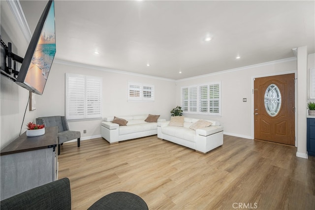 living area featuring light wood-style flooring, crown molding, baseboards, and recessed lighting