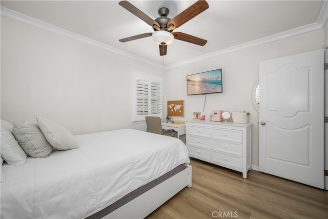 bedroom with crown molding, light wood finished floors, and ceiling fan