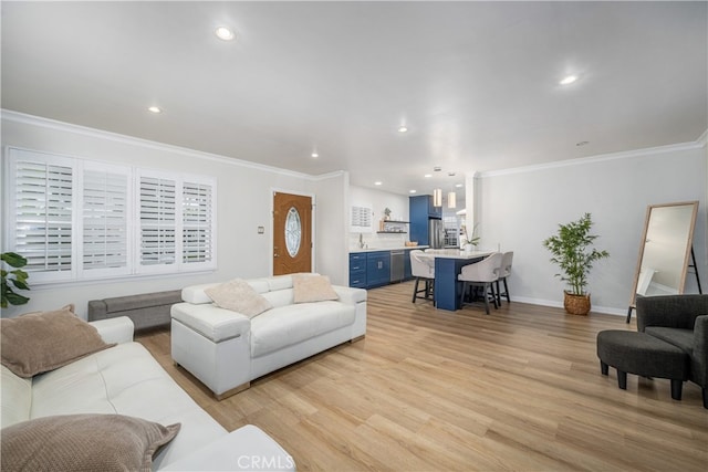 living area featuring ornamental molding, recessed lighting, light wood-style floors, and baseboards