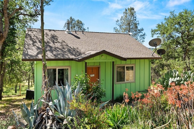12760 Center Gap Rd, Chico, CA 95928 - view of front of home with roof with shingles and board and batten siding