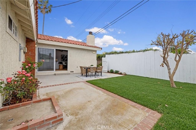 view of yard with a patio area