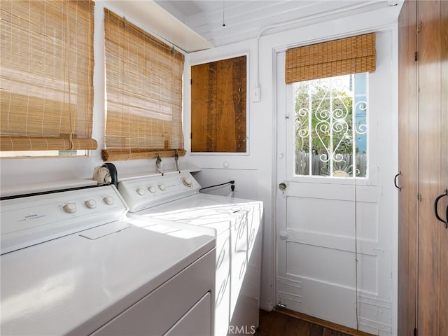 1122 Loma Dr, Hermosa Beach, CA 90254 - washroom featuring washer and dryer
