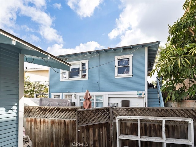 1122 Loma Dr, Hermosa Beach, CA 90254 - back of house featuring fence