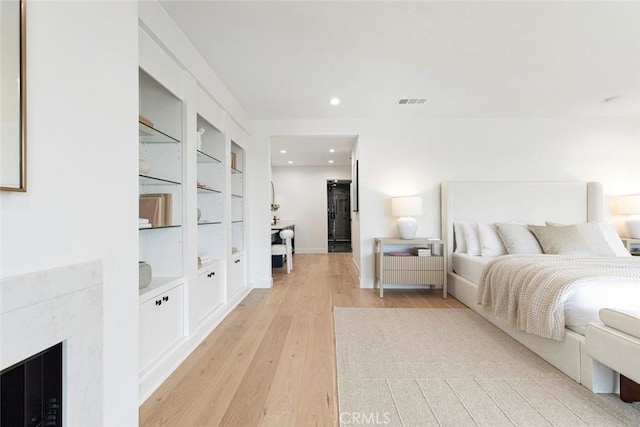 18101 Green Meadow Dr, Encino, CA 91316 - bedroom featuring light wood-type flooring, recessed lighting, and baseboards