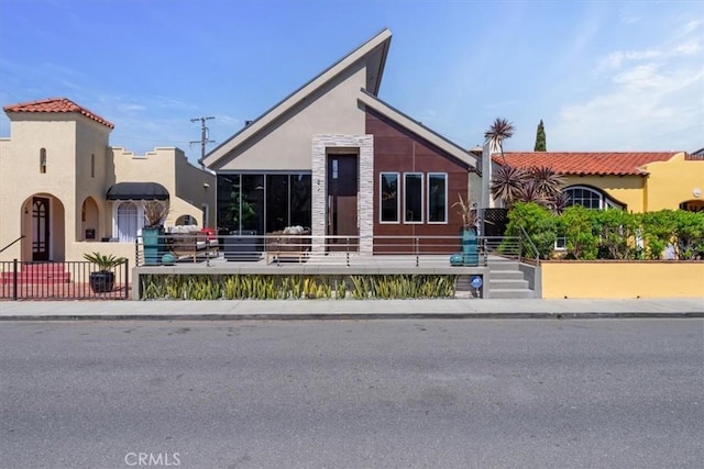 29 W Neapolitan Ln, Long Beach, CA 90803 - view of front of property with stucco siding