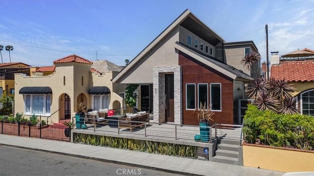 29 W Neapolitan Ln, Long Beach, CA 90803 - view of front of home featuring a fenced front yard, stucco siding, and stone siding
