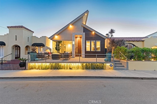 29 W Neapolitan Ln, Long Beach, CA 90803 - view of front of house featuring stucco siding
