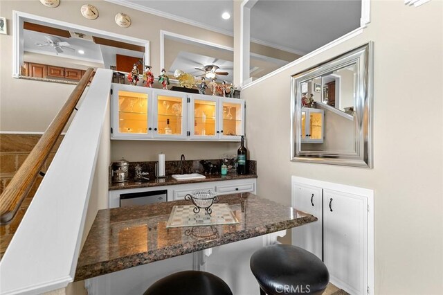 13545 Anchor Dr, Victorville, CA 92395 - indoor wet bar featuring ceiling fan, crown molding, and stainless steel dishwasher