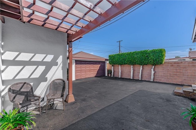 1933 W 147th St, Gardena, CA 90249 - detached garage with fence