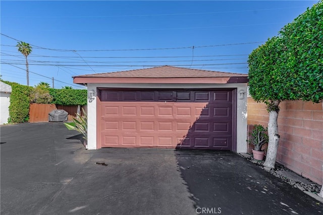 1933 W 147th St, Gardena, CA 90249 - detached garage featuring fence