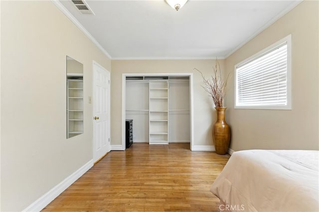 1933 W 147th St, Gardena, CA 90249 - bedroom featuring light wood-type flooring, crown molding, a closet, and baseboards