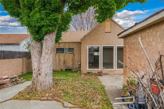 6016 Wilson Ave, South Gate, CA 90280 - back of house featuring stucco siding, fence, and a patio