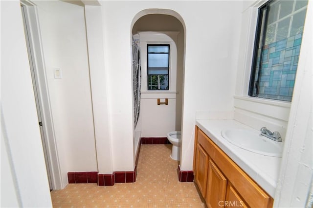1023 S Wilton Pl, Los Angeles, CA 90019 - full bathroom featuring toilet, vanity, and tile patterned flooring