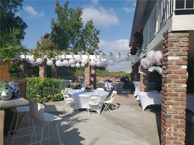 1475 Trenton Dr, Riverside, CA 92506 - view of patio featuring outdoor dining space